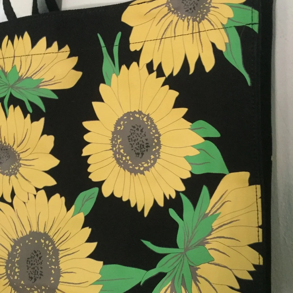 Barney’s New York Canvas Tote $198 MSRP (V Bradley for Exposure) Price is Firm - Picture 6 of 11